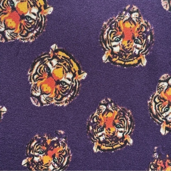 NEW LulaRoe Irma Mid-Sleeve Stretchy High-Low Tunic Top Loose Fit Modest Tigers - Picture 9 of 17